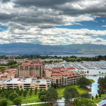 Sunset Waterfront Resort By Kelownacondorentals Экстерьер фото