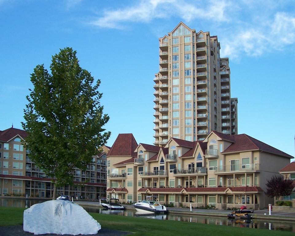 Sunset Waterfront Resort By Kelownacondorentals Экстерьер фото