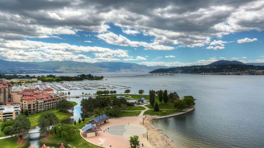 Sunset Waterfront Resort By Kelownacondorentals Экстерьер фото
