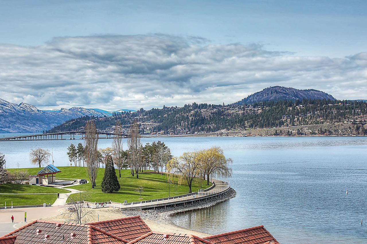Sunset Waterfront Resort By Kelownacondorentals Экстерьер фото