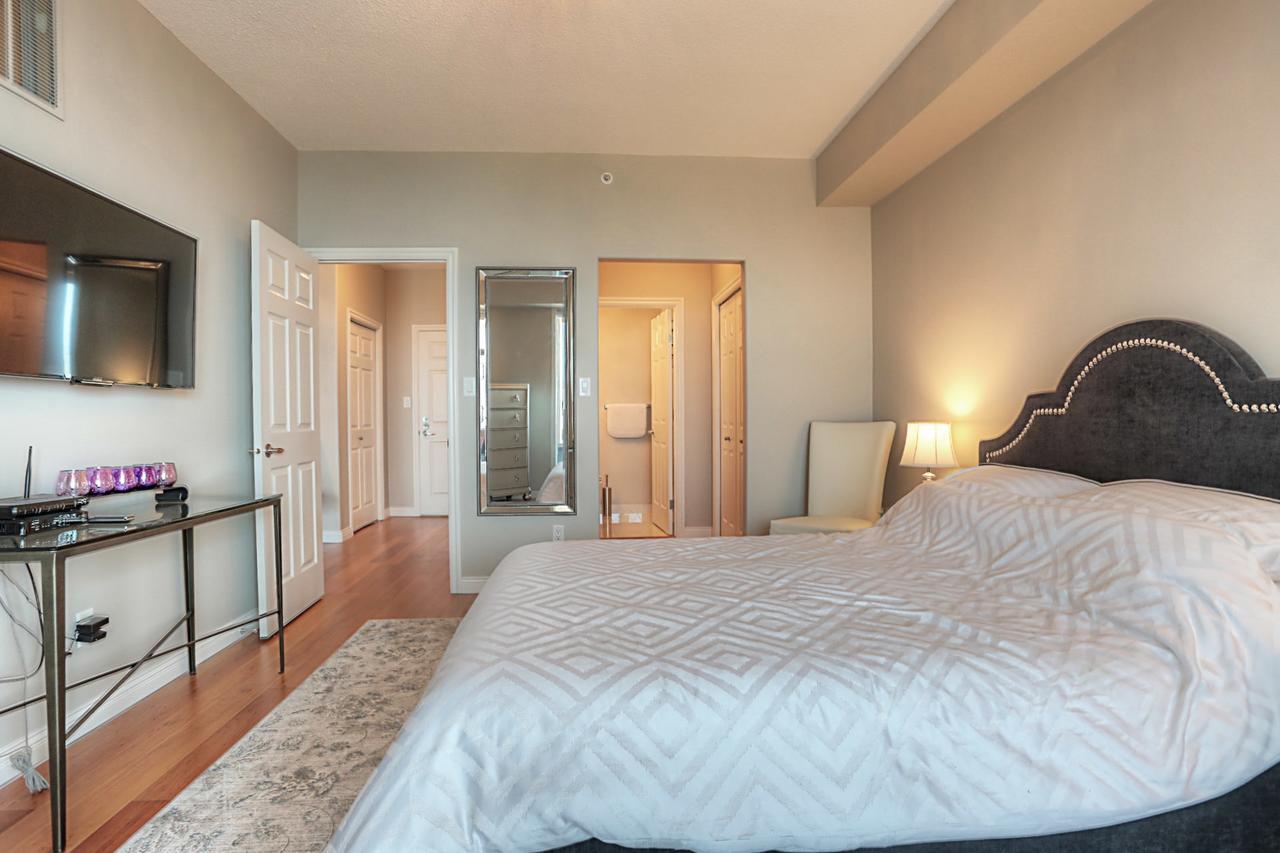 Sunset Waterfront Resort By Kelownacondorentals Экстерьер фото