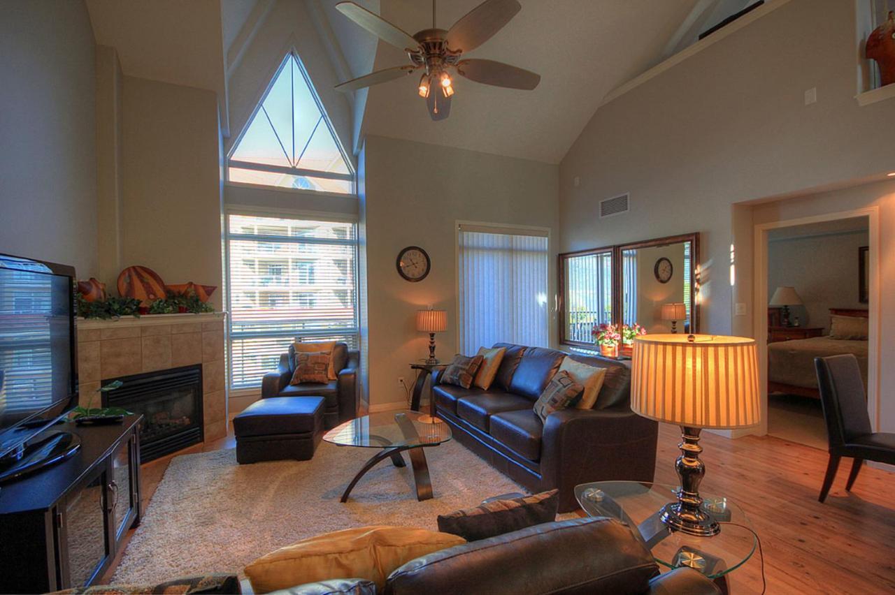 Sunset Waterfront Resort By Kelownacondorentals Экстерьер фото