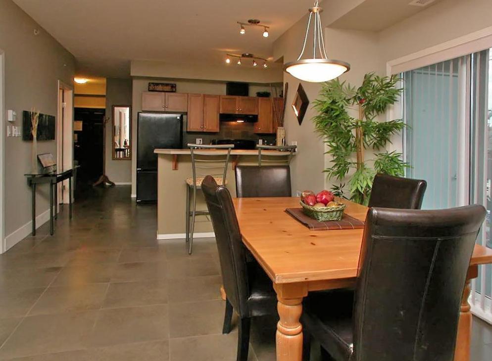 Sunset Waterfront Resort By Kelownacondorentals Экстерьер фото